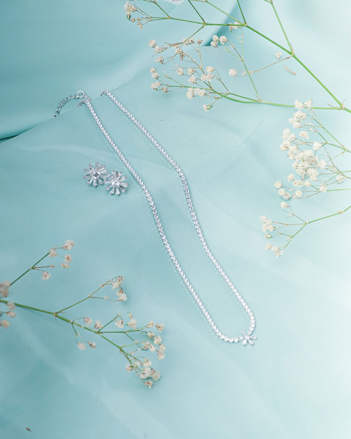 Daisy Necklace and Earrings - Prata