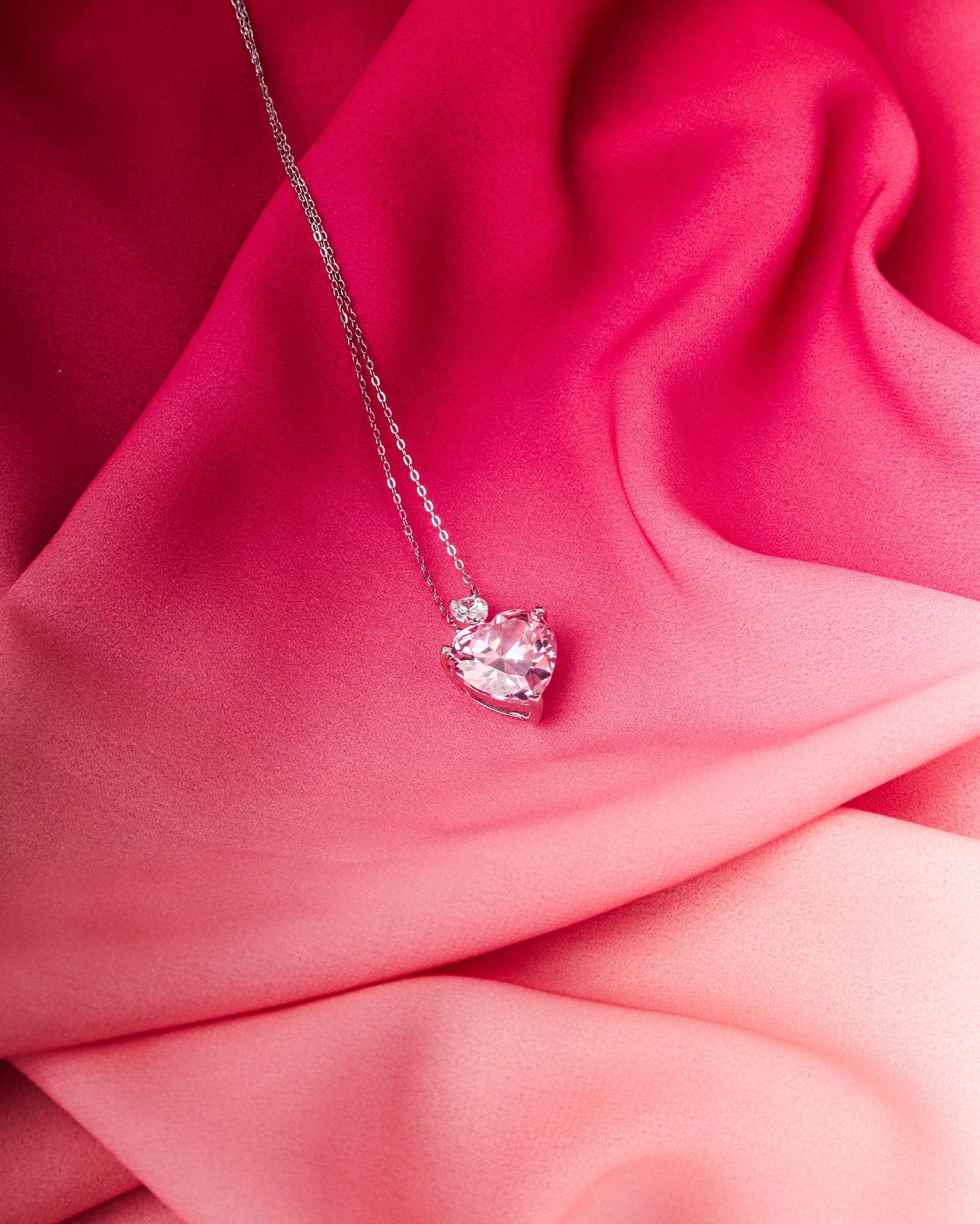 Kind Heart Pendant with Chain - Prata